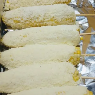 a tray of corn on the cob