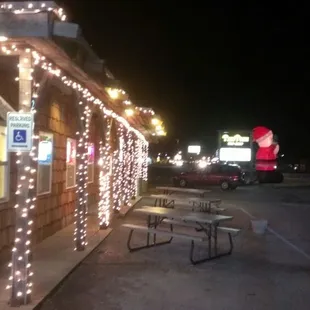 the outside of a taco shop at night