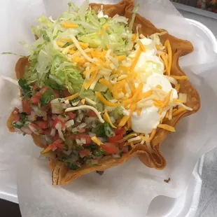 Taco salad served on a made to order deep fried flower bowl with beans your choice meat lettuce,pico de Gallo,sour cream,guacamole,cheese.
