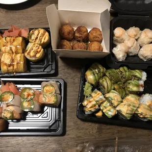 Top: Lobster roll, Tako yaki, shumai
 Bottom: Gaga roll, Hawaii aloha roll