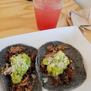 2 tacos de suadero, sandía
