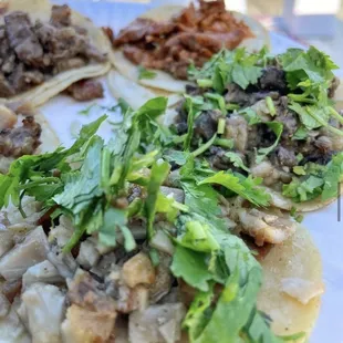 Tacos de Lengua y Chicharon