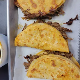 Taco birria con concomè