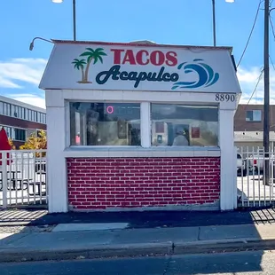 a taco&apos;s on the corner