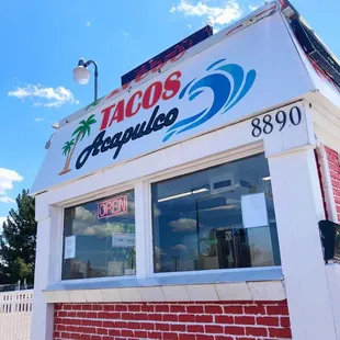 the front of a taco shop