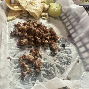 Encontramos una mosca en la comida la verdad la mesera fue amable el problema fue la comida en contra una mosca en tu comida