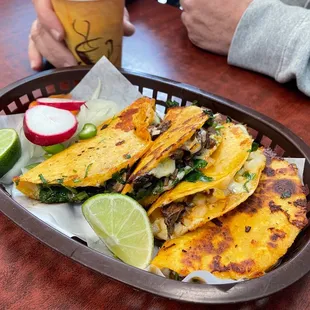 a plate of tacos and a drink