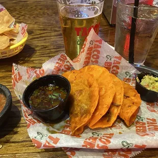 Barria Tacos + little side guac