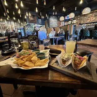 Guacamole and the atmosphere so great