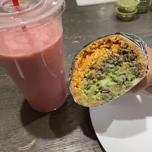Burrito de asada , agua fresca de fresa