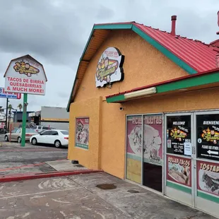 the outside of a restaurant