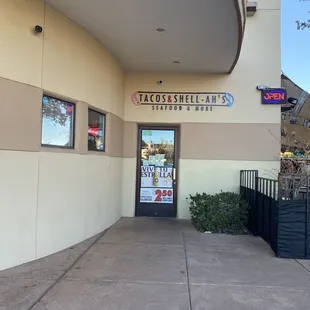 ows the entrance to the restaurant