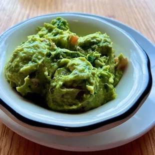 Guacamole Dip: Creamy guacamole made with fresh avocados and zesty pico de gallo. A classic Mexican favorite!