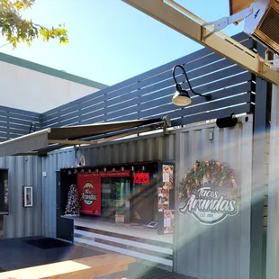 the outside of a restaurant