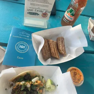 Asada taco, Jarrito and churros!