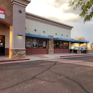 the outside of a restaurant