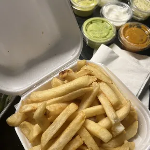 Crispy fries and all the toppings on the side
