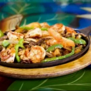 Fajitas mixtas de camaron, carne y verduras. $15.00+tax