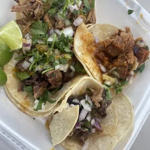 Carnitas, cabeza, chicharrones