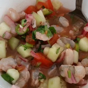 Ceviche hecho a orden,Es Todo!!! Y riquisimo.