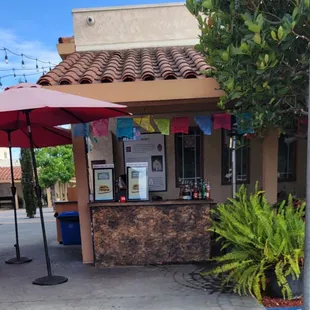 Contactless order/pay kiosk