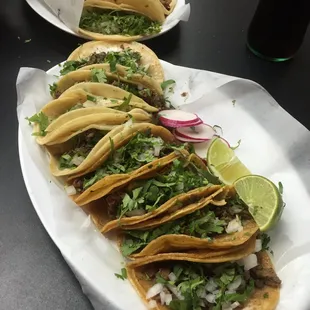 Tacos de cabeza and tacos de asada