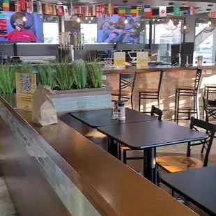Dining Area &amp; Bar