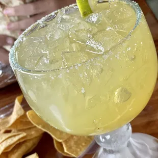 a margarita with a lime garnish