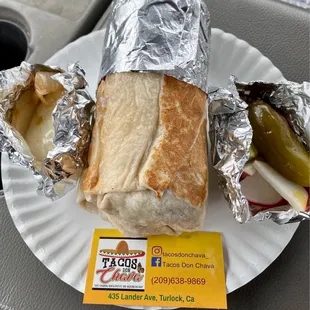 Carne asada burrito with grilled onions, lime, radish and jalapeño. Just the smell is driving me crazy !