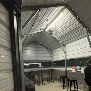 It even has an enclosed area so you can enjoy your tacos!