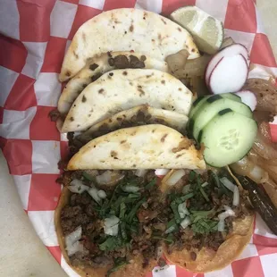 Orden de 3 mini quesadillas y dos mini tacos