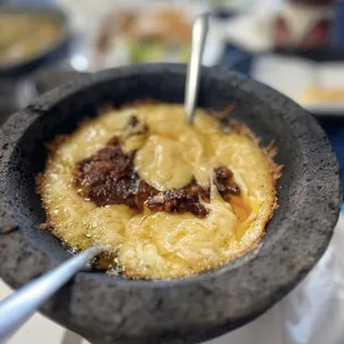 Queso fundido y chorizo