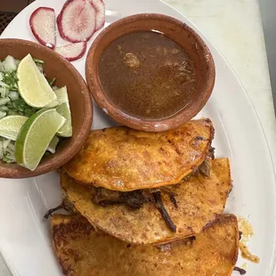 Quesabirria Tacos con consomé