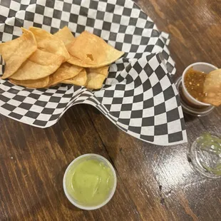 Free chips and salsa for the wait