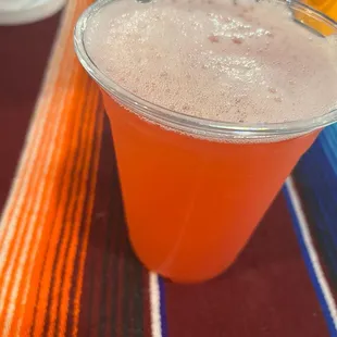 Agua de fresa y Piña