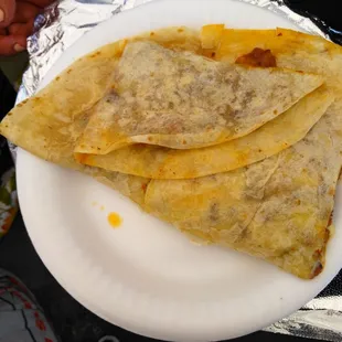 A quesadilla with meat