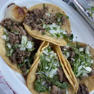 2 tacos de asada 2 de cabeza