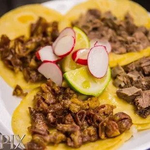 Tacos. Asada,pastor,pollo,chorizo,
Caveza ,lengua,tripa