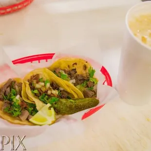 Tacos. Tacos tacos.  Agua.  De orchata