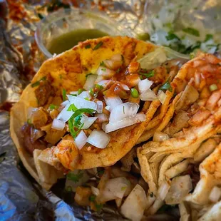 Plato de 5 Tacos (5 taco Plate): buche, cabeza, tripas and al pastor