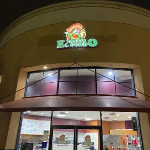 ramen and noodles, outside