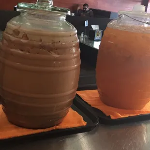 Aguas frescas diferente savor cada día fresa y melón :)