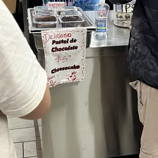 5$ dessert cheesecake or chocolate cake