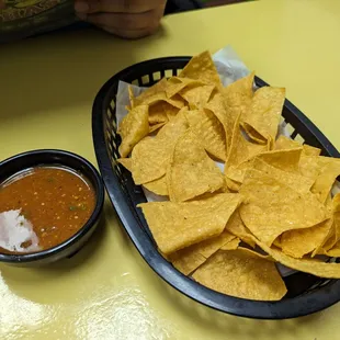 Complementary chips and salsa