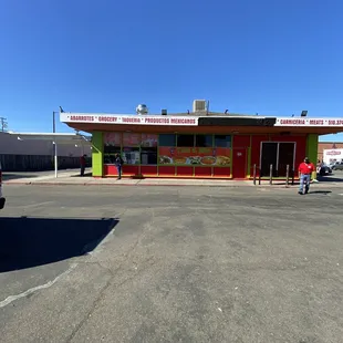 Tacos El Indio: exterior