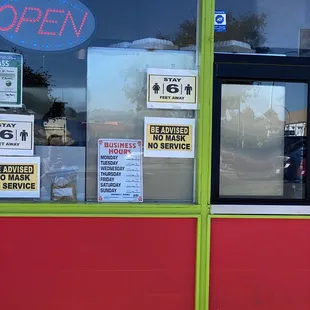 Tacos El Indio: hours