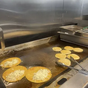 Preparing the quesabirrias