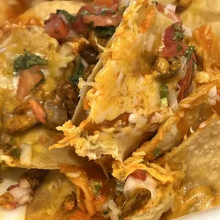 Old stale chips and the buffalo chicken is like day old... Horrible!