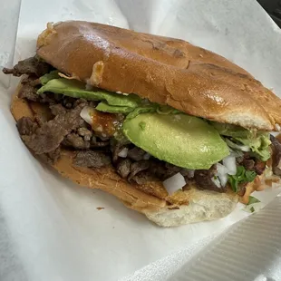 torta asada con aguacate