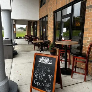 a sign outside a restaurant